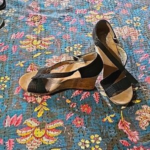 Tom's size 9.5 cork wedge with suede cushioned footbed